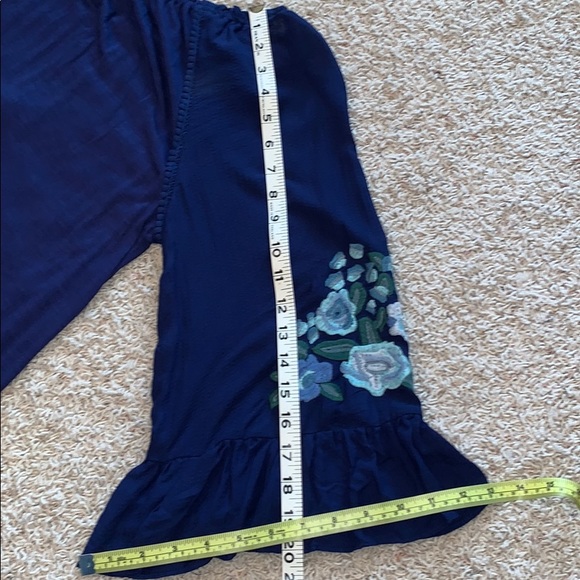 ⭐️🆕 Floral Boho Bell Sleeve Navy Top🌺 - Picture 8 of 8